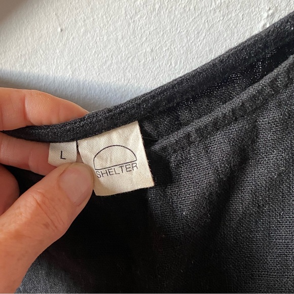 Shelter Lou top in black linen - Picture 2 of 6